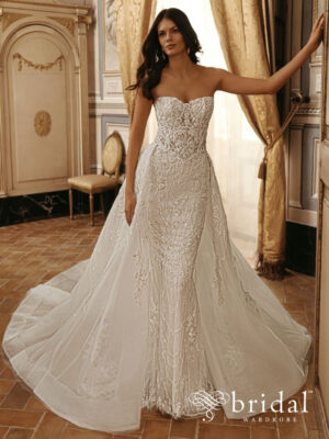 Bride wearing the EMORI PEN·LIV mermaid wedding dress with a semi-sweetheart neckline, princess-boned bodice, basque waist and detachable A-line cathedral overskirt.